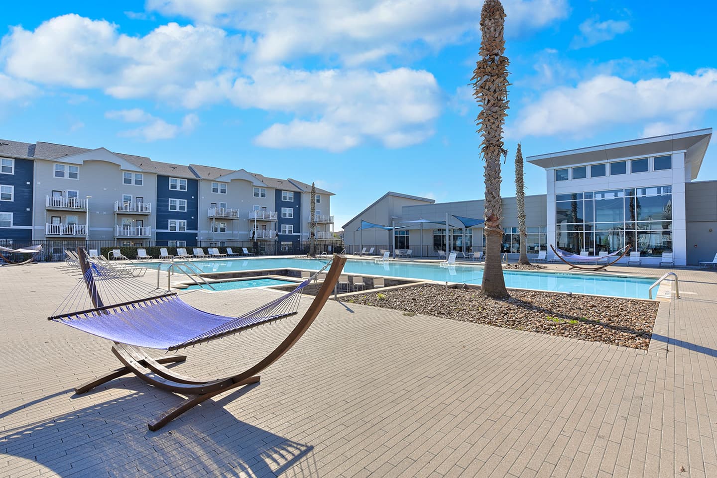 SMTX-Pool-Area—Hammock